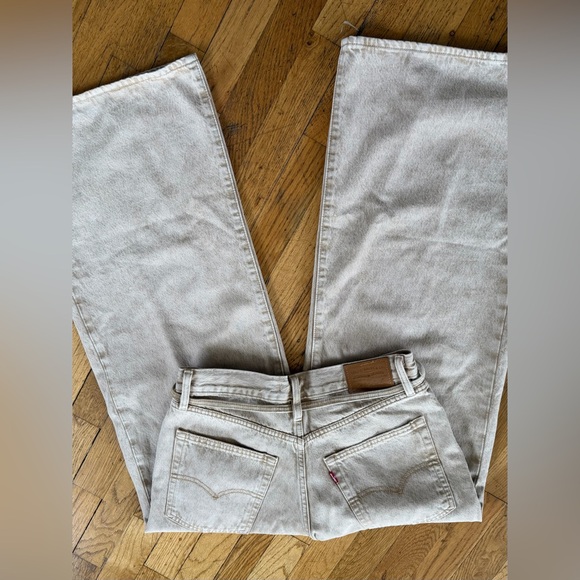 🔥NEW🔥Levi's Cream / Ecru Wide-Leg Jeans - Picture 2 of 8